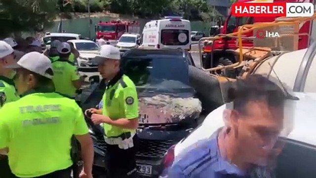 Virajı alamayan beton mikseri düğün arabasının üzerine devrildi! Bir çocuk hayatını kaybetti