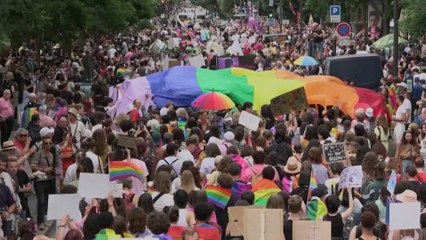 Miles de personas se mobilizan en el Orgullo de París contra la extrema derecha