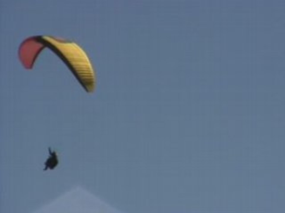 Parapente à Sainte Jalle (drôme provençale)