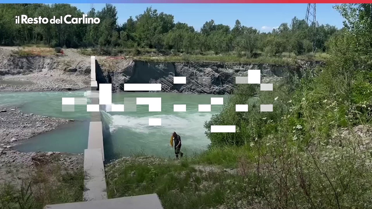 Ragazzo di 19 anni si tuffa nel fiume e scompare: le ricerche
