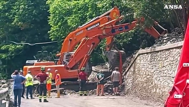 Maltempo in Piemonte, frana sulla Ss 460: Vigili del fuoco al lavoro