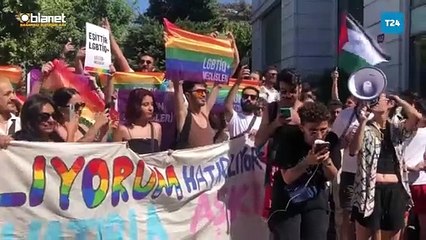 LGBTİ+'lardan p 'ters köşe':  Beyoğlu'nda başlaması beklenen Onur Yürüyüşü, Bağdat Caddesi'nde başladı