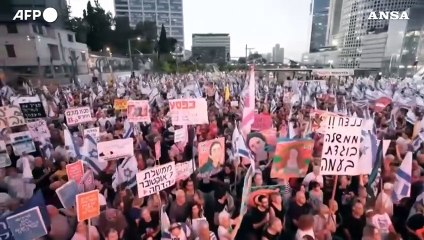 Скачать видео: Manifestazione a Tel Aviv contro il governo di Netanyahu