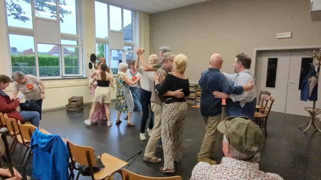 Balade spectacle des bénévoles de l'Artifoire d'Hollain