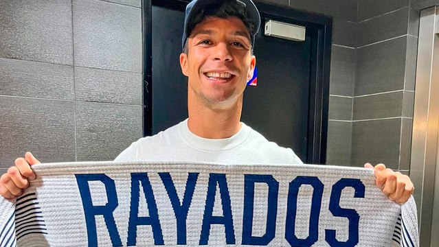 Óliver Torres ya está en México para reportar con Rayados de Monterrey