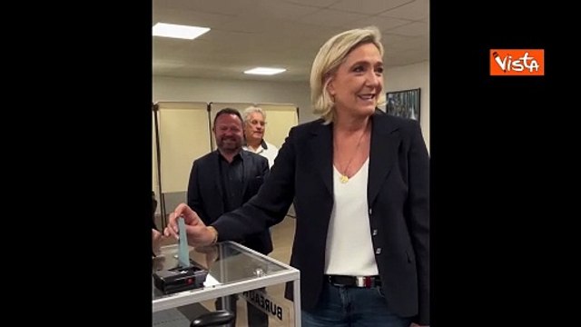 Elezioni legislative in Francia, il momento del voto di Marine Le Pen