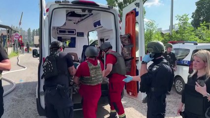 러시아군, 하르키우 도심에 유도폭탄...1명 사망·8명 부상 / YTN