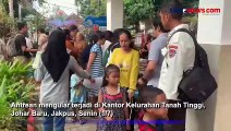 Ratusan Warga Kurang Mampu di Johar Baru Jakpus Rela Antre Panjang Demi Sembako Murah