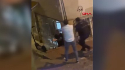 Download Video: Fatih'te hareketli saatler; kimlik kontrolünde polise ateş açan şüpheli böyle yakalandı