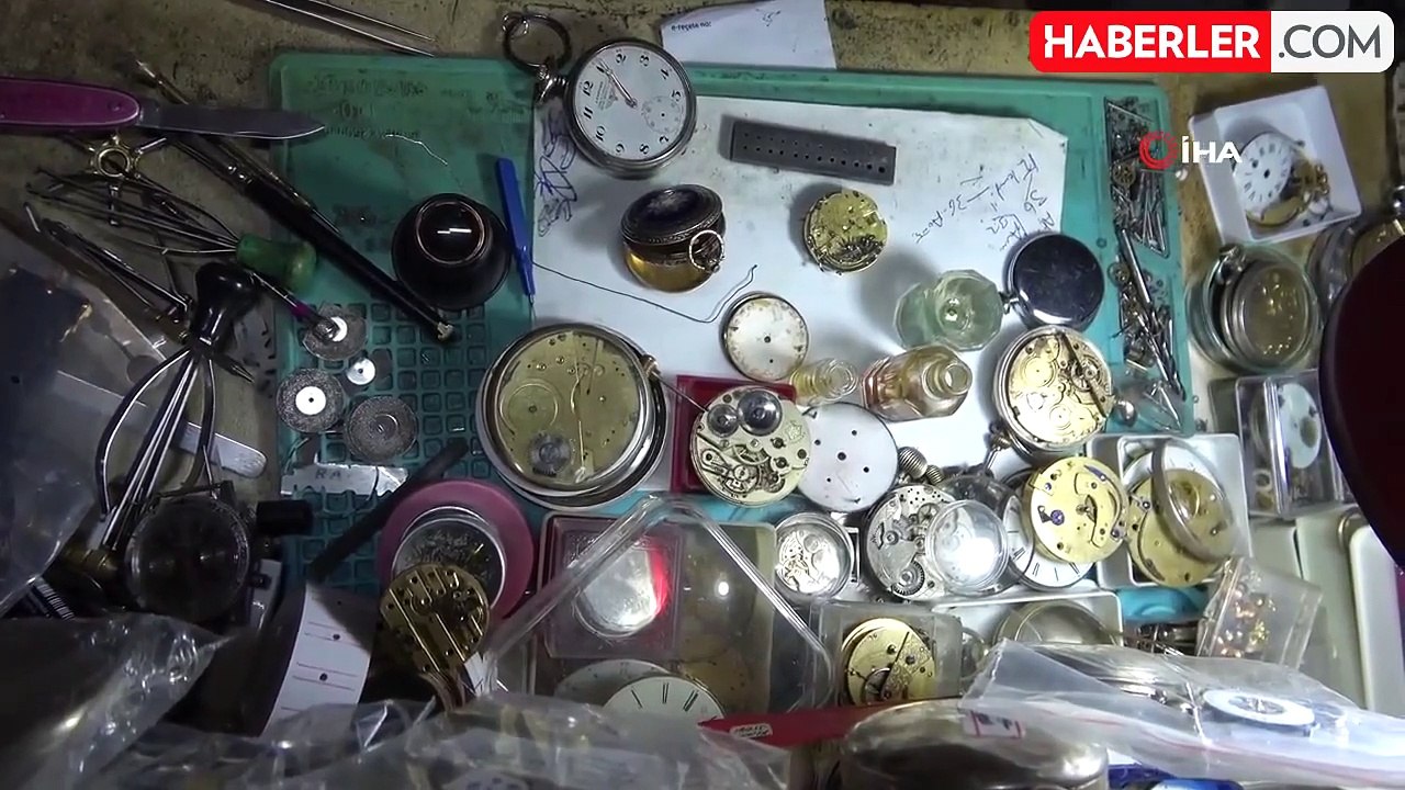 Yarım asırdır antika saat tamiri yapıyorlar
