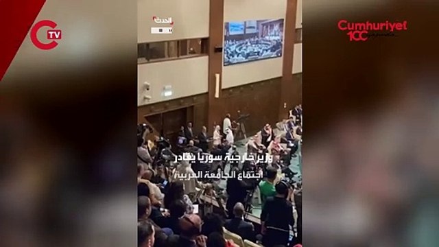Arap Birliği’nin Kahire’deki toplantısında Dışişleri Bakanı Hakan Fidan konuşma yapmak üzere kürsüye çıktığı sırada Suriye heyeti salondan ayrıldı