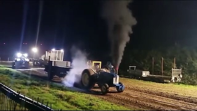 shmokin' hot tractor pulling action at St Mawgan Steam and Vintage Rally