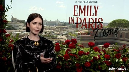 "Emily in Paris" a Roma, Lily Collins: finalmente lascia il telefono