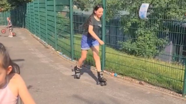 Hilarious moment: Girl tumbles while learning roller skating with family