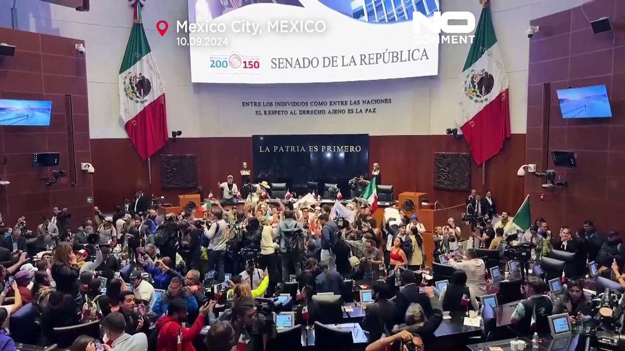 No COMMENT: Cientos de manifestantes irrumpen en el Senado de México por la reforma judicial