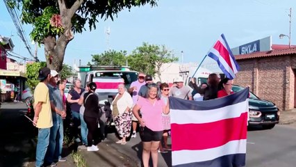 tn7-habitantes-de-alajuela-realizan-bloqueos-para-evitar-trabajo-en-alcantarillado-110924