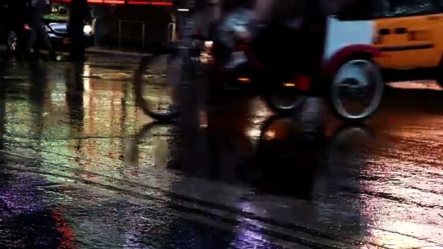 mixkit-traffic-on-a-rainy-night-4331-full-hd