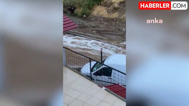 Menderes Belediye Başkanı İlkay Çiçek, sel felaketinden mağdur olan mahalleleri ziyaret etti