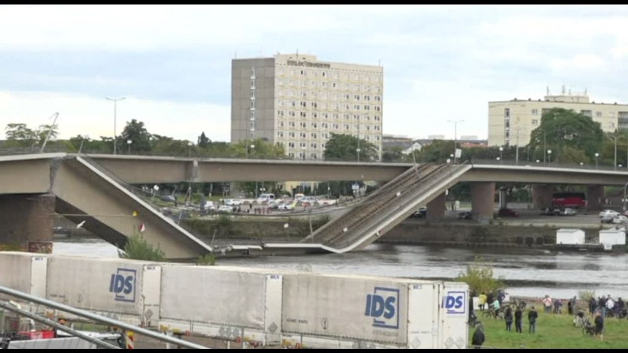 A Dresda crolla parzialmente il ponte Carola sul fiume Elba
