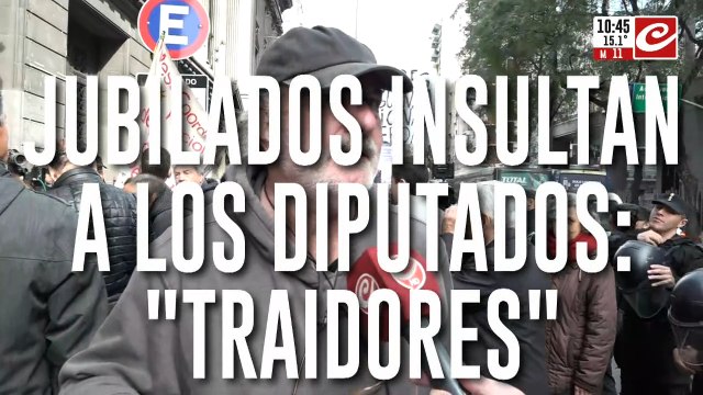 Marcha contra el veto presidencial: cientos de jubilados llegan al Congreso