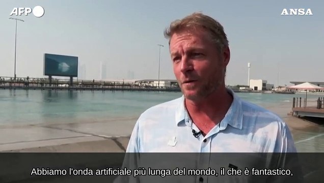 Surf, ad Abu Dhabi la piscina con onde artificiali piu' grande del mondo