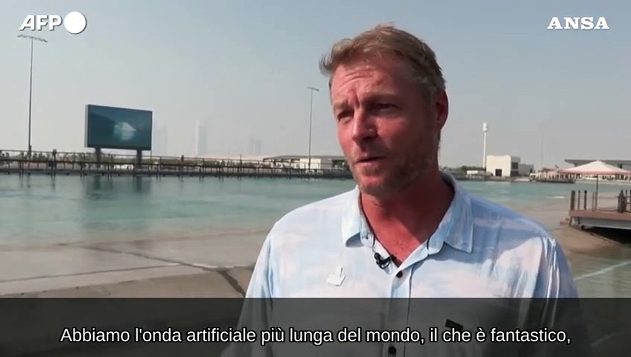 Surf, ad Abu Dhabi la piscina con onde artificiali piu' grande del mondo