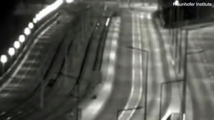 Il ponte di Dresda precipita nel fiume