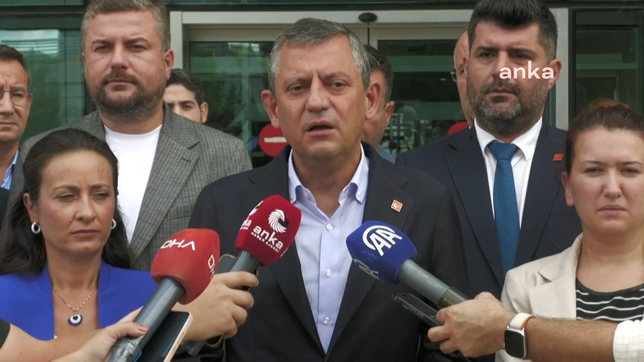 Özgür Özel'den, Erdoğan'a "Özür" yanıtı: "Dilruba adına özür dilerim... Şimdi sıra Erdoğan'da. Geziye katılanlara 'sürtük' dediği ifadeler. Sayın Erdoğan da onlardan bir özür dilesin"