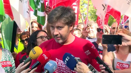 Descargar video: STE, CSIF y CCOO estiman que 7.000 docentes secundarán la huelga a lo largo del día