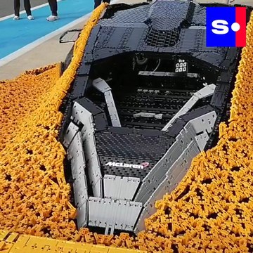Lando Norris au volant d’une McLaren… en LEGO sur le circuit de Silverstone