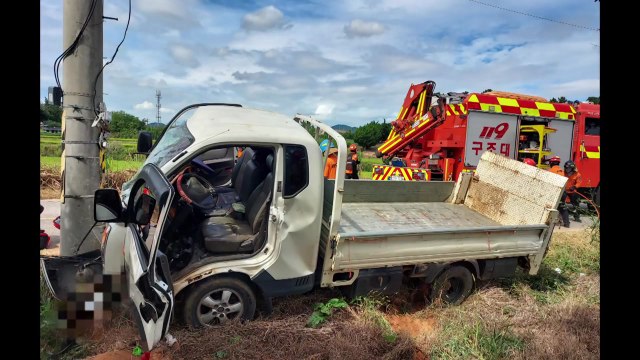 아내·손주 태운 1t 트럭...운전자 전신주 충돌 사망 / YTN
