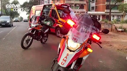 Pai reza ao lado de ambulância durante socorro a bebê engasgado em Cascavel