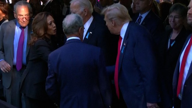 Kamala Harris y Donald Trump se dan la mano en un acto oficial, horas después de su debate en tv