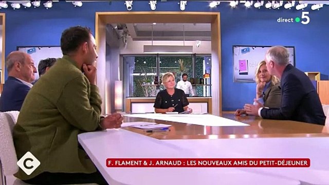 Le joker du 20h, Julien Arnaud qui quitte TF1 pour France 2 après 27 ans de fidélité explique les raisons de son choix dans C à vous : Je commençais un peu à tourner en rond -