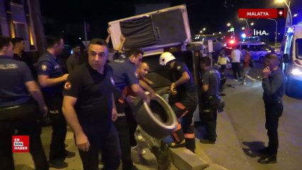 Malatya'da otomobil ile çarpışan işçi servisi devrildi