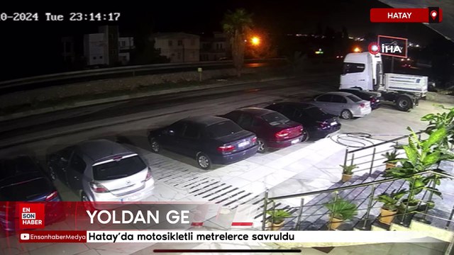 Hatay'da motosikletli metrelerce savruldu: Yoldan geçenler görmezden geldi