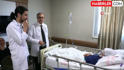 Baba oğul aynı hastanede şifa dağıtıyor