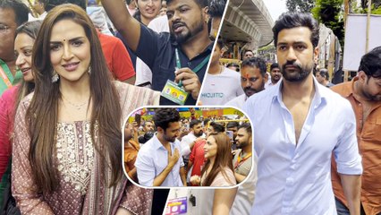 Télécharger la video: Vicky Kaushal और Esha Deol ने Lalbaugcha Raja के दरबार में लगाई हाजिरी, Esha ने किया रिएक्ट