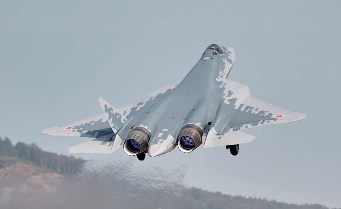 ビデオ：ロシア、新たなSu-57およびSu-35戦闘機を受領 – 今すぐご覧ください！