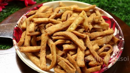 शाम के नाश्ते के लिए बनाएं कुरकुरे नमक पारे | Kurkure Namak Pare Recipe | Easy Snack Idea