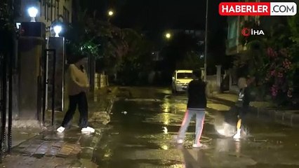 Antalya'da Aniden Bastıran Yağışın Keyfi Çocuklara Yaradı