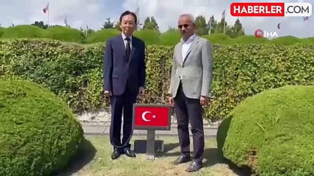 Bakan Uraloğlu, Busan'da Kore Savaşı'nda Şehit Düşen Türk Askerlerini Ziyaret Etti
