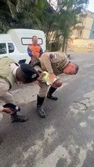 Policiais salvam vida de recém-nascido que se engasgou em Salvador