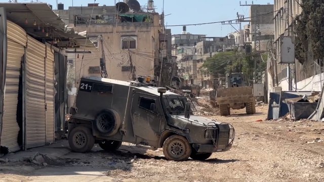 İsrail'in Batı Şeria'daki Tulkerim kentine düzenlediği baskın devam ediyor