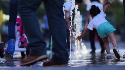 children-playing-with-a-dancing-fountain-3469-hd-ready