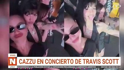 scz-viral Cazzu es captada alegre con sus amigas en un concierto en Buenos Aires