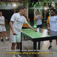 Federico Valverde se divirtió en un juego con un globo y junto a Endrick