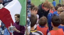 Tennis - ATP 2024 - Jannik Sinner surprend des jeunes fans Italiens à un entraînement de football !