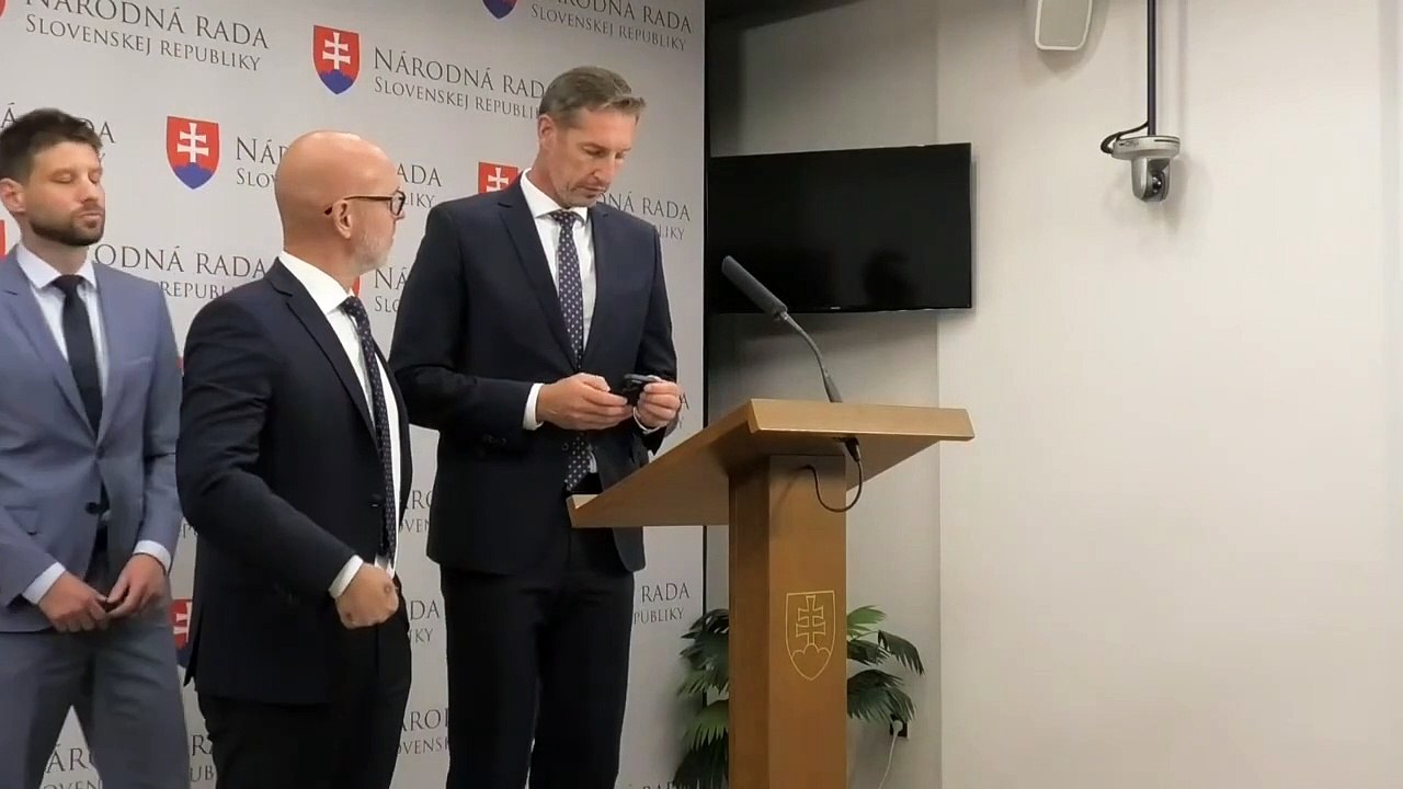 ZÁZNAM: PS, SaS a KDH sa nezúčastnia na hlasovaní k odvolávaniu Šimečku