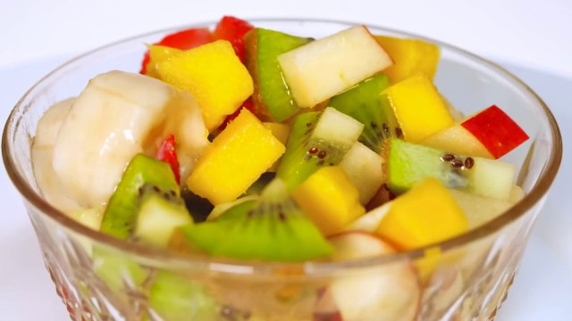 Rotating-bowl-with-fruit-on-a-white-background-10424-hd-ready